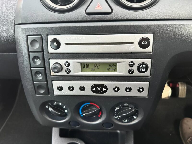 2004 FORD FIESTA