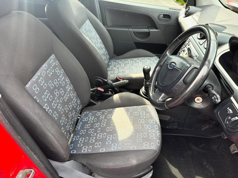 2004 FORD FIESTA