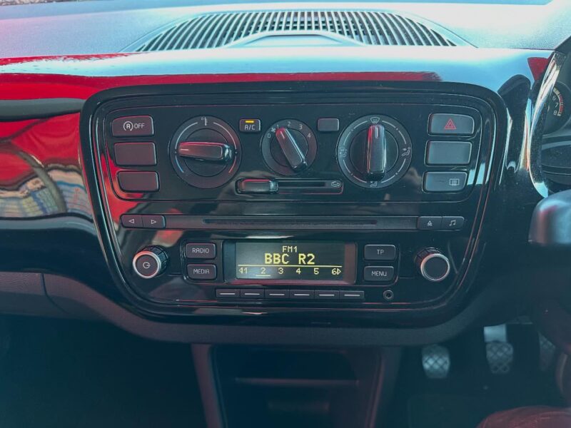 2013 VOLKSWAGEN UP