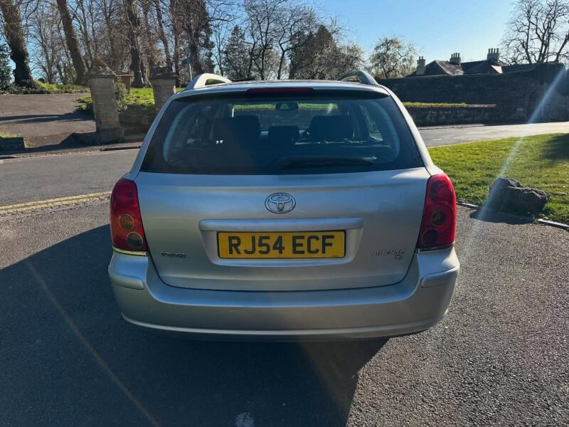 2004 TOYOTA AVENSIS