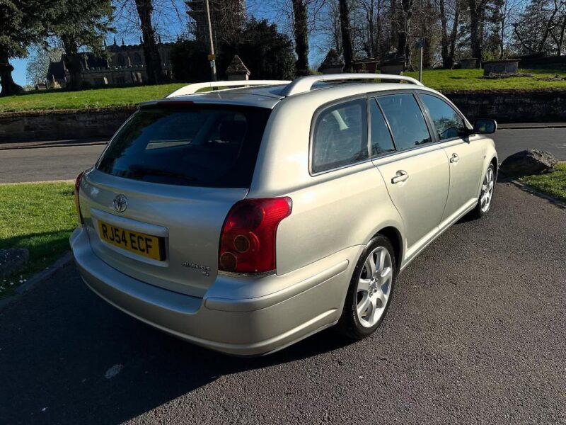 2004 TOYOTA AVENSIS