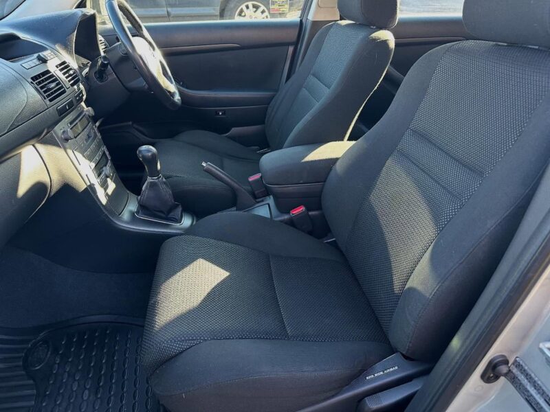 2004 TOYOTA AVENSIS