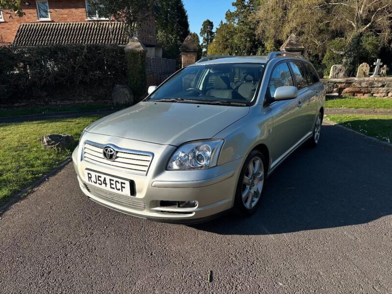 2004 TOYOTA AVENSIS