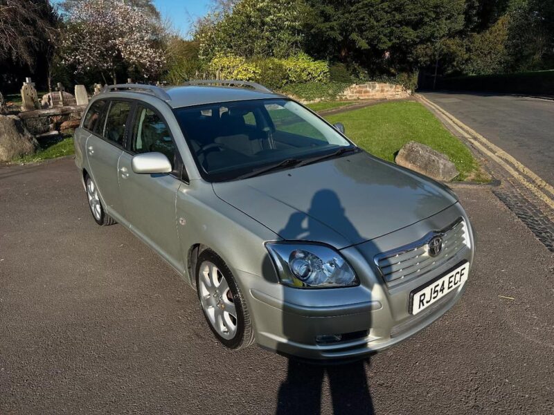 2004 TOYOTA AVENSIS