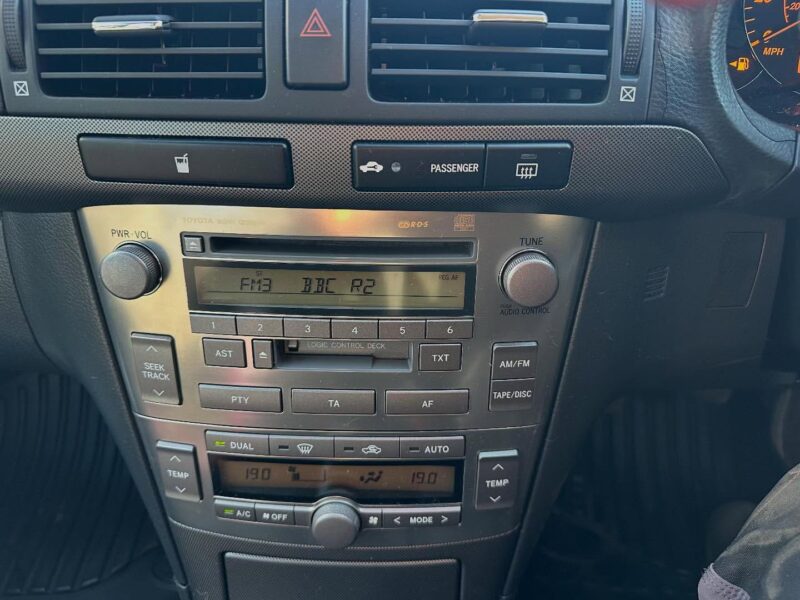 2004 TOYOTA AVENSIS